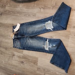 NWT Risen mid rise Distressed flair size 7/28